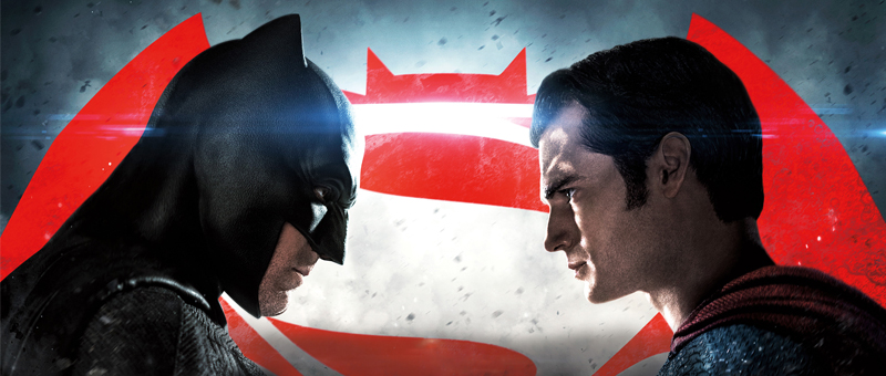 Capa do filme com Superman e Batman se olhando