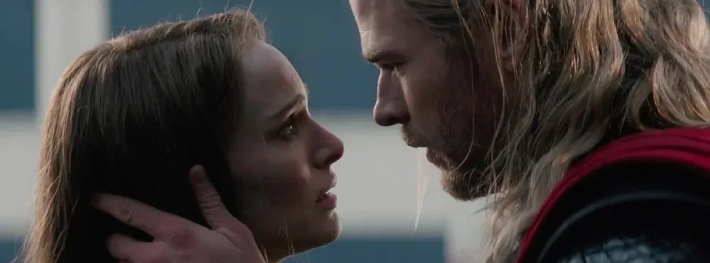 Fraco romance entre Thor e Jane Foster no primeiro filme