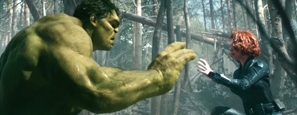 Hulk e Viuva Negra em Vingadores - Era de Ultron