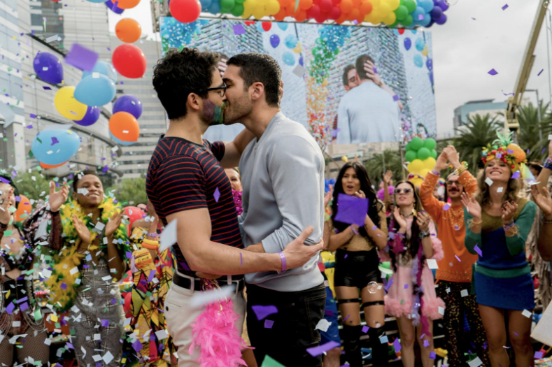 cena de sense8 da netflix na parada gay em são paulo brazil