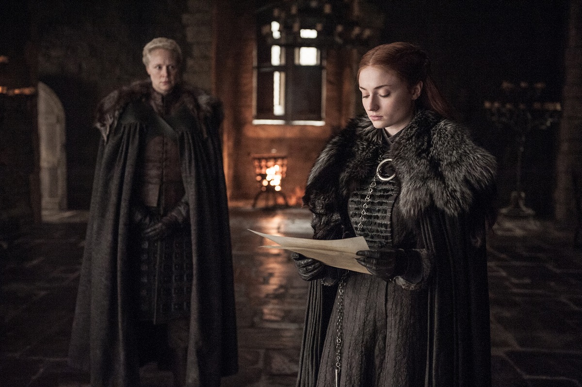 Game of thrones post cosmonerd Brienne (Gwendoline Christie) e Sansa Stark (Sophie Turner) – Credito Helen Sloan_HBO