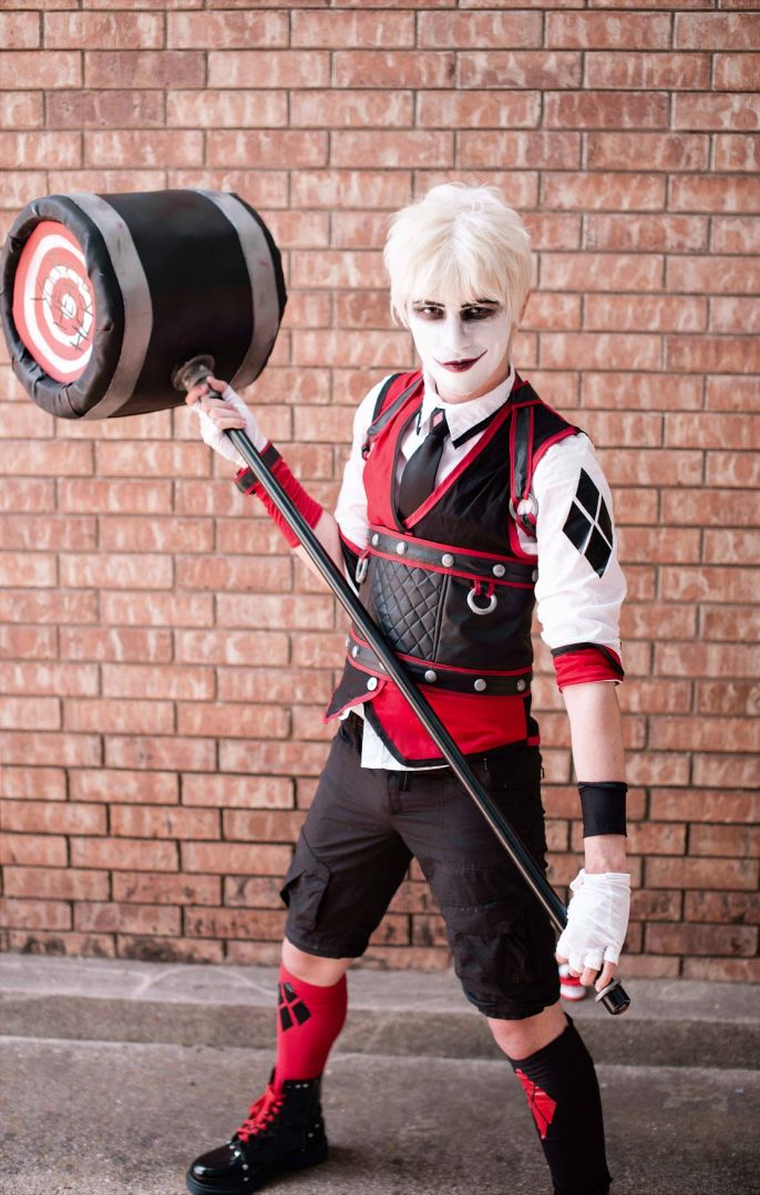 Cosplays masculinos de personagens femininas