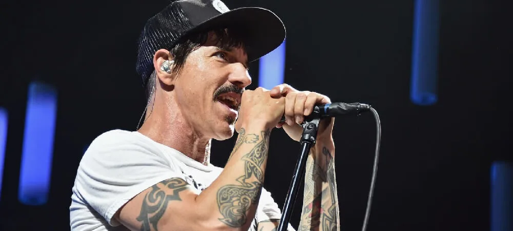 Anthony Kiedis, vocalista do Red Hot Chili Peppers, vai ganhar cinebiografia