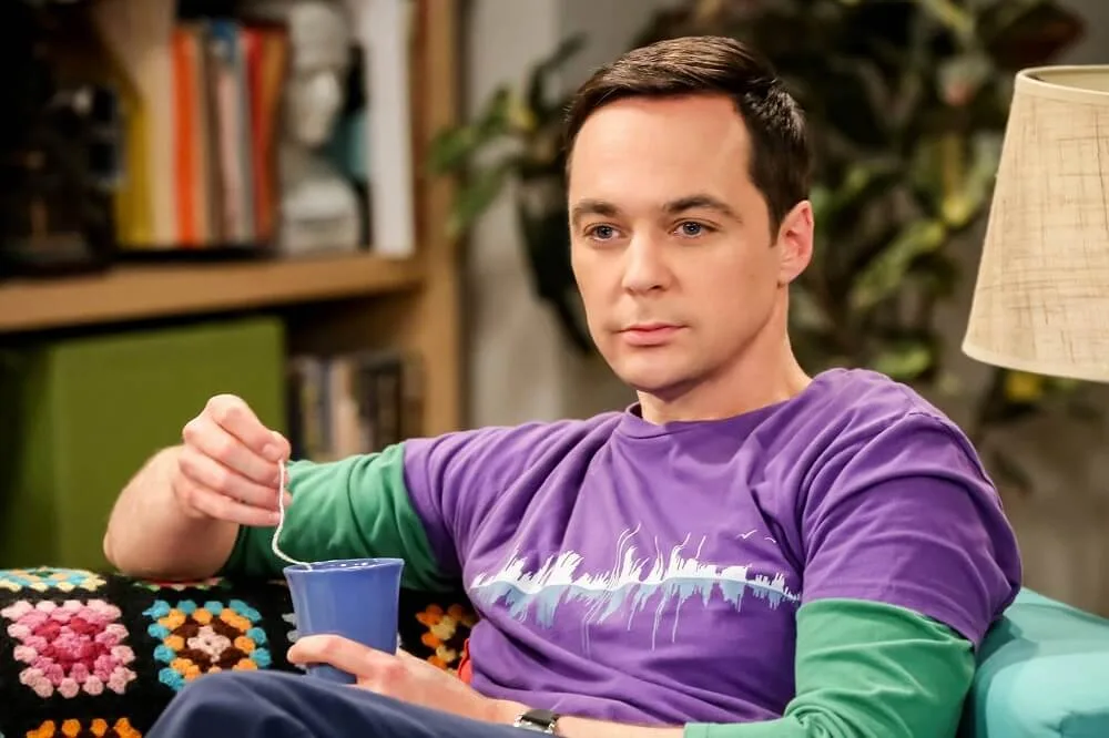 Jim Parsons estará presente no episódio final de Young Sheldon