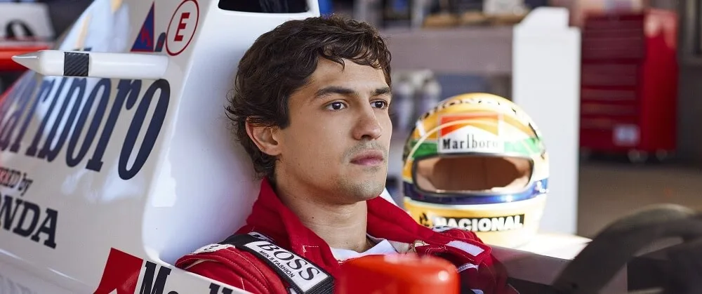 Gabriel Leone como Senna