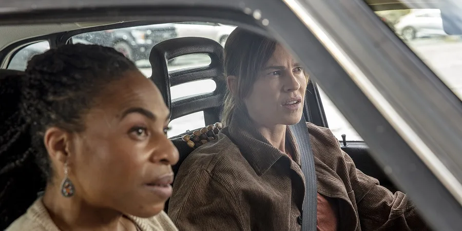 Laurie e Marissa no carro no filme Por Trás da Verdade (The Good Mother)