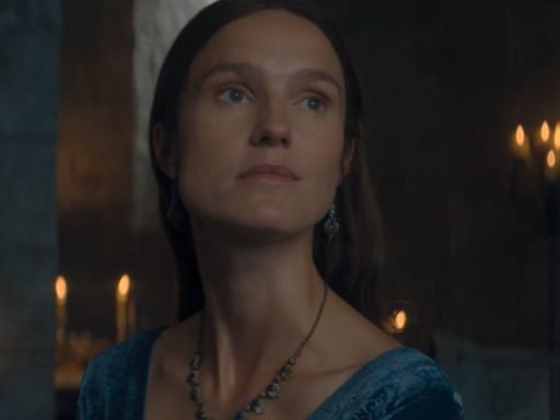 Amanda Collin como Jeyne Arryn, a Donzela d Vale, em A Casa do Dragão