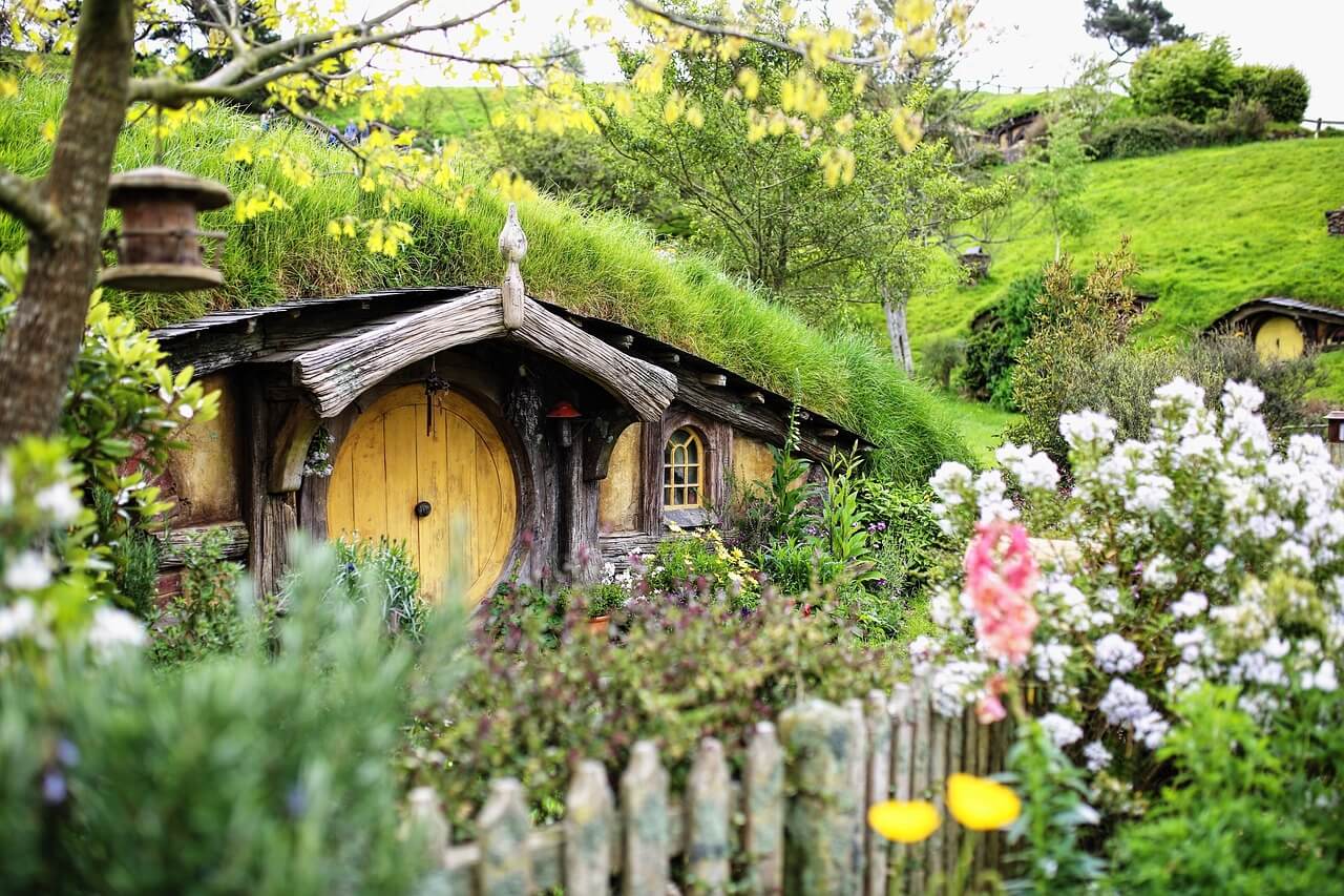 Hobbiton, atração turística da Nova Zelândia que serviu de base para o Condado de O Senhor dos Anéis