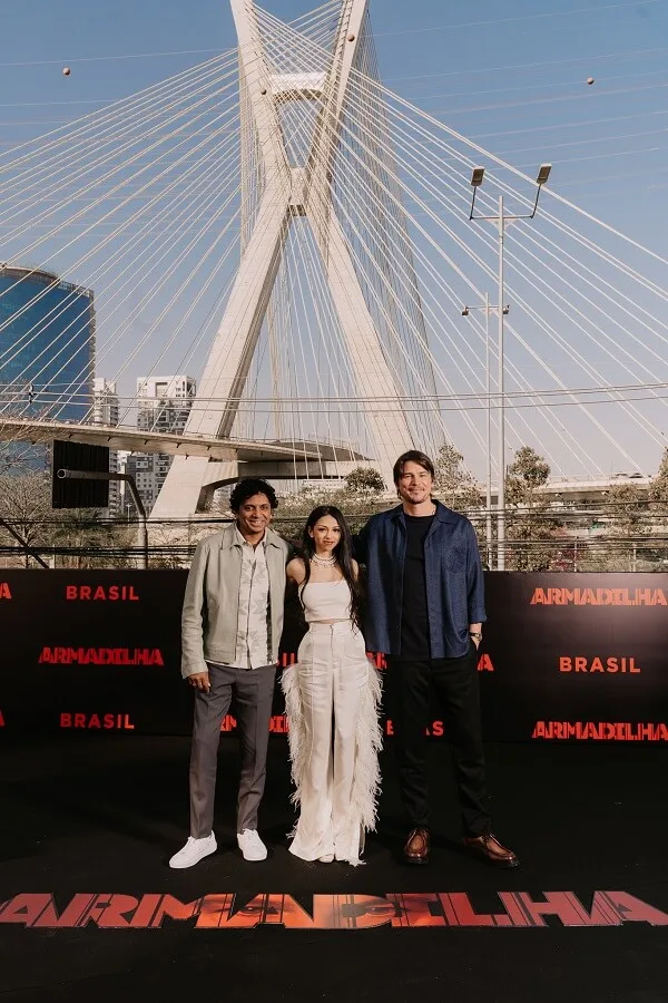 Josh Hartnett, M. Night Shyamalan e Saleka promovem Armadilha em São Paulo