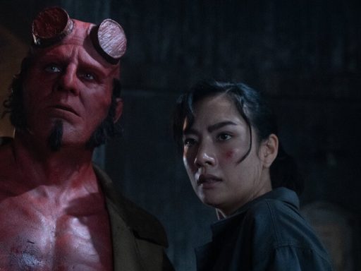 Hellboy em The Crooked Man, interpretado por Jack Kesy