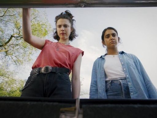 Garotas em Fuga, com Margaret Qualley, chega ao Prime Video