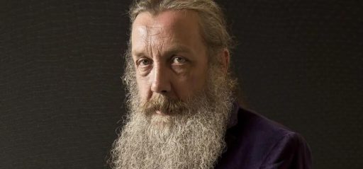 Alan Moore diz que "fandom" envenenou o mundo