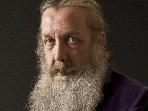 Alan Moore diz que "fandom" envenenou o mundo