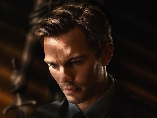 Juror #2: filme de tribunal de Clint Eastwood apresenta Nicholas Hoult em primeiro trailer