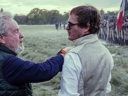 Ridley Scott no set de filmagens do filme "Napoleão"