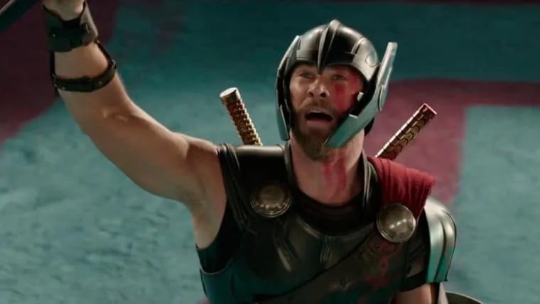 Chris Hemsworth ao encontrar Hulk em Thor: Ragnarok