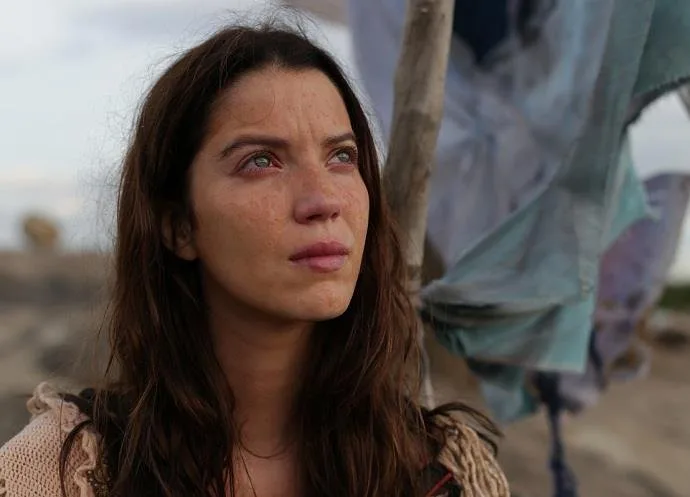 por tras do ceu Nathalia Dill