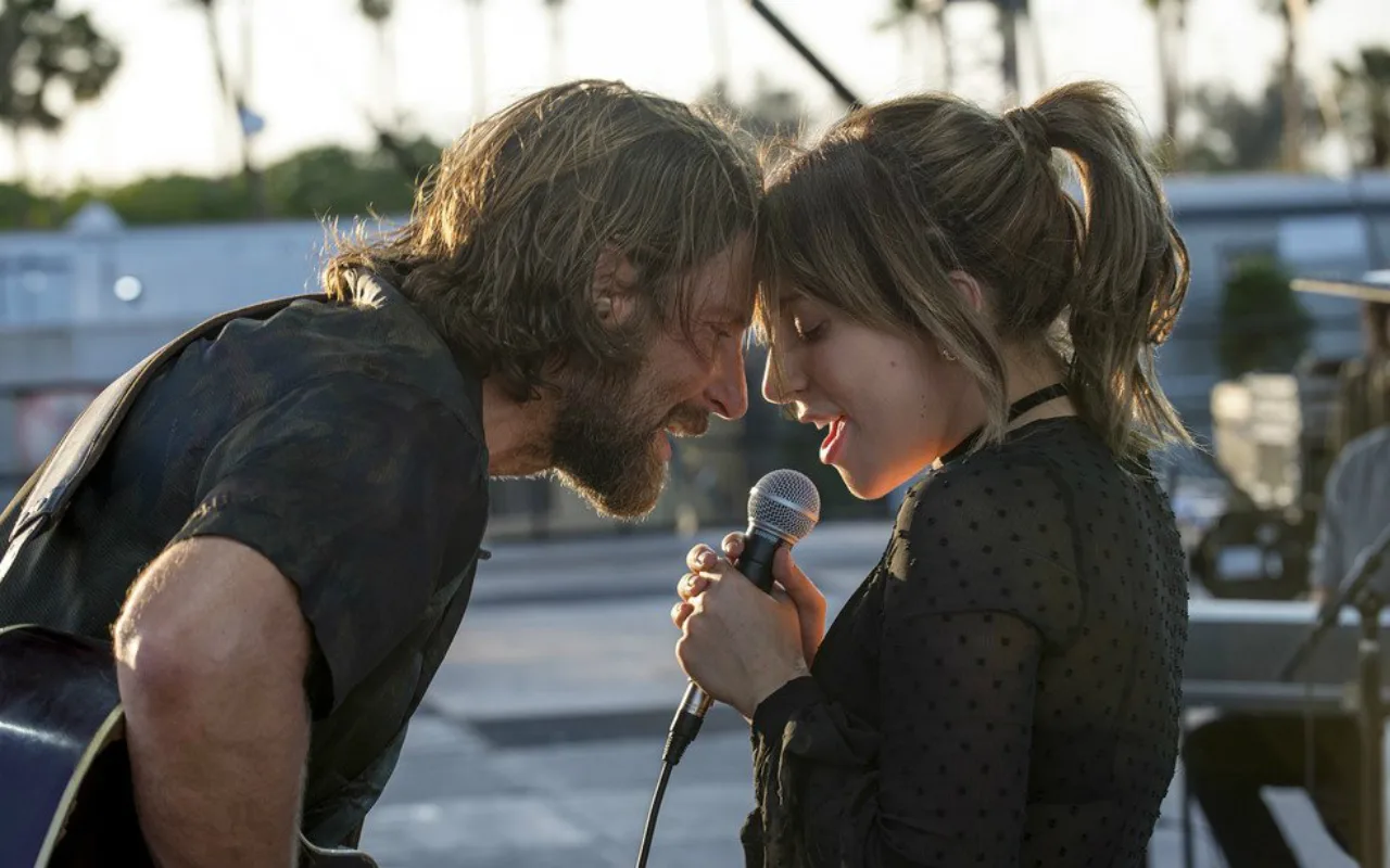 bradley cooper e landy gaga em cena de nasce uma estrela