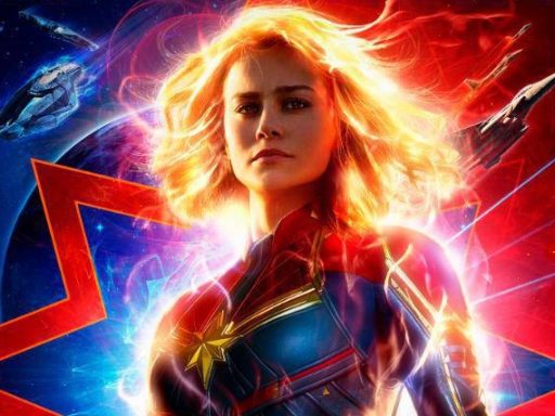 Brie Larson como Capitã Marvel em poster do filme