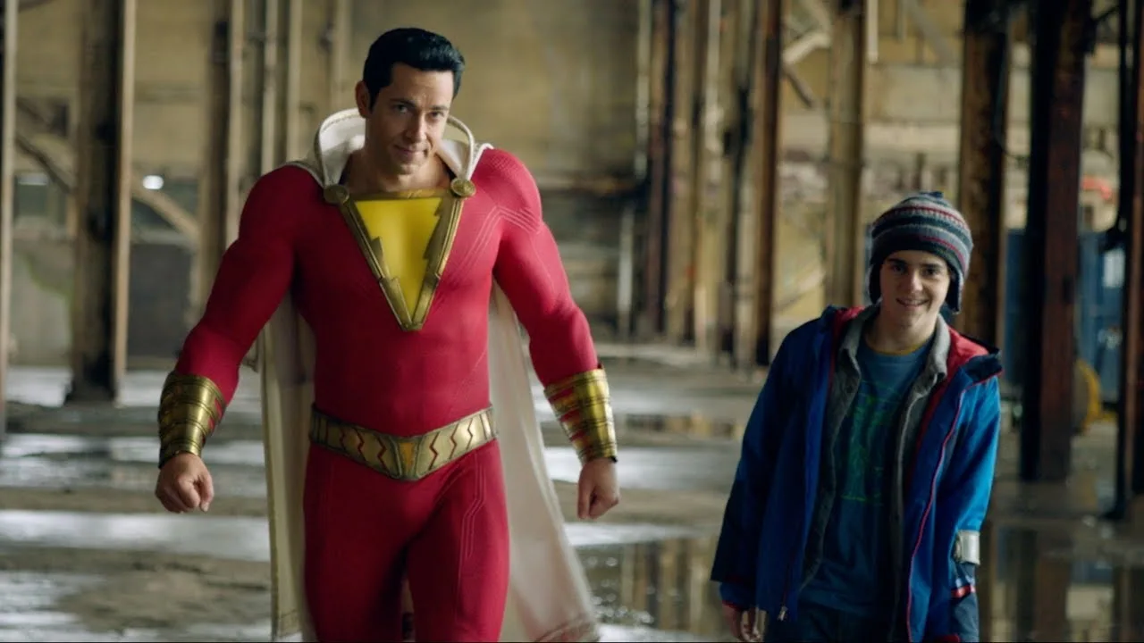 Zachary Levi em cena de Shazam!