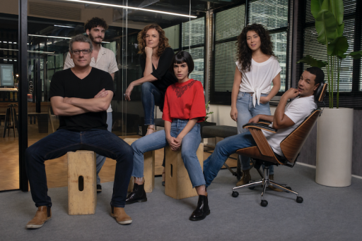 elenco da série onisciente, da netflix