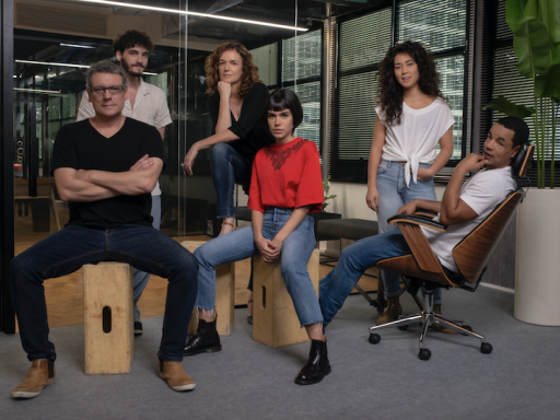 elenco da série onisciente, da netflix