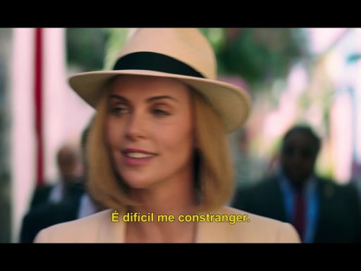 charlize theron em cena de casal improvável