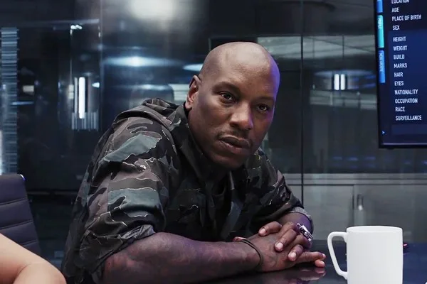 Tyrese Gibson em cena de Velozes e Furiosos 8