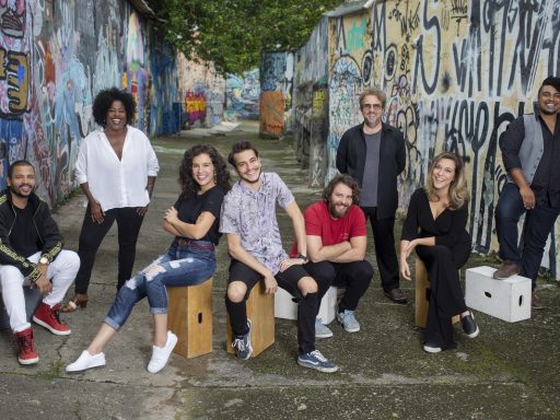 ninguém-tá-olhando-série-nacional-netflix-daniel-rezende-Aline-Arruda-Netfli