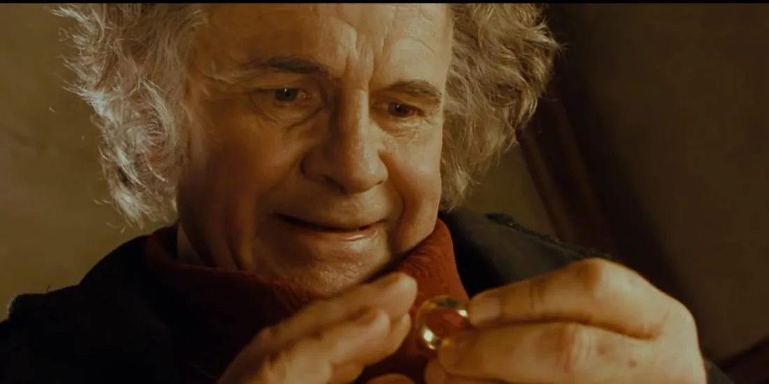 Ian Holm como Bilbo Bolseiro