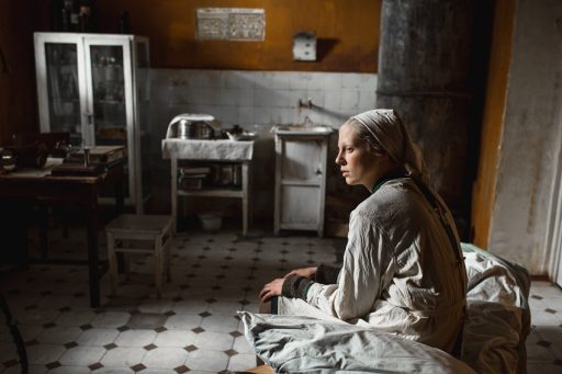 uma-mulher-alta-beanpole-filme-Kantemir-Balagov