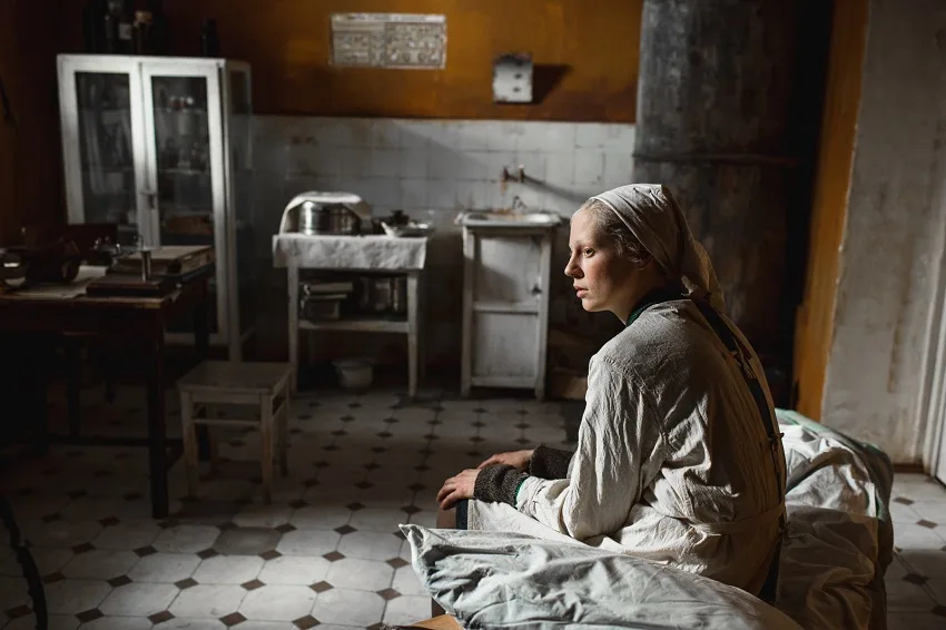 uma-mulher-alta-beanpole-filme-Kantemir-Balagov