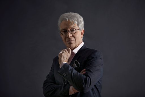 eduardo martini como clodovil na peça simplesmente clô