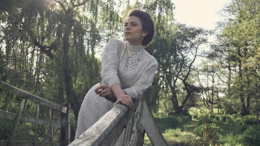 howards-end-starzplay-starz-hayley-atwell