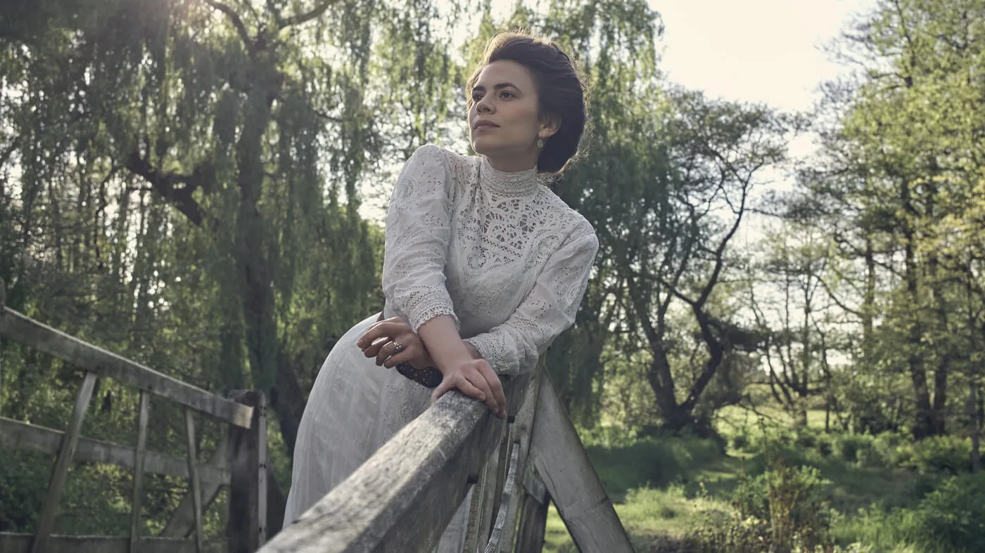 howards-end-starzplay-starz-hayley-atwell
