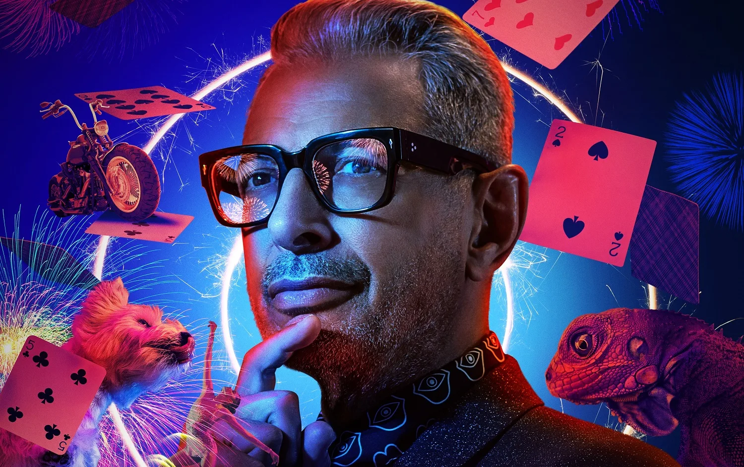 · Mágica: Jeff aprende truques impressionantes com os ícones de Las Vegas Penn e Teller e tem sua percepção da realidade destruída pela estrela viral Zach King. Mas a mágica não é só sobre os grandes nomes e grandes ilusões – para alguns, a mágica pode ser uma celebração da natureza, uma conexão com nossa herança cultural e é um meio de explorar nosso ser mais profundo. · Fogos de Artifício: agora uma indústria bilionária, Jeff descobre que o ramo dos fogos de artifício está crescendo. De uma deslumbrante apresentação de drone a uma espetacular observação das estrelas, Jeff descobre como o sentimento de admiração nos afeta e as estranhas e maravilhosas maneias que o buscamos. · Monstros: Jeff descobre a assustadora verdade por trás do porquê adoramos tomar sustos e conhece o mestre criador de monstros Phil Tippet em seu lendário estúdio, antes de embarcar em uma caça ao monstro Pé-Grande em meio as sequoias-vermelhas da Califórnia. · Cães: De uma aventura com uma matilha de huskies e uma família de mushers urbanos (cães que puxam bicicletas e trenós) até o estranho e maravilhoso mundo dos cães do Instagram, passando por um grupo de cães de serviço, Jeff conhece todos os tipos de cães trabalhadores imagináveis e explica por que os cães significam tanto para nós. · Dança: Jeff faz um Grande jeté em direção ao mundo da dança. Desde girar em cima dos patins em uma roller disco até se divertir em uma batalha de dança, Jeff descobre o motivo pelo qual não resistimos a nos mexer e sacudir o esqueleto quando ouvimos uma bela melodia. Os cinco episódios restantes da segunda temporada estarão disponíveis no Disney+ no início do próximo ano. A primeira temporada de “O Mundo Segundo Jeff Goldblum” também está disponível na plataforma e abrange tópicos como tênis, jeans, sorvete, cosméticos, piscinas, bicicletas, trailers, jogos, joias, churrasco e café.
