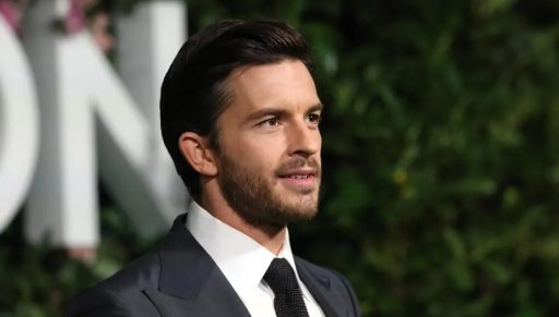 Jurassic World: Jonathan Bailey pode estrelar novo filme ao lado de Scarlett Johansson