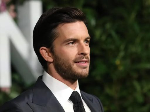 Jurassic World: Jonathan Bailey pode estrelar novo filme ao lado de Scarlett Johansson