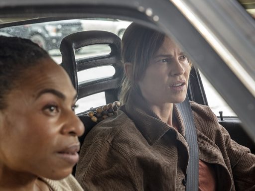 Laurie e Marissa no carro no filme Por Trás da Verdade (The Good Mother)