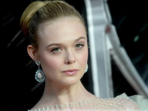 O Predador: Elle Fanning pode estrelar novo filme da franquia