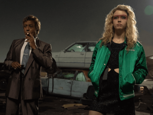 Giancarlo Esposito e Mia Goth juntos em MaXXXine