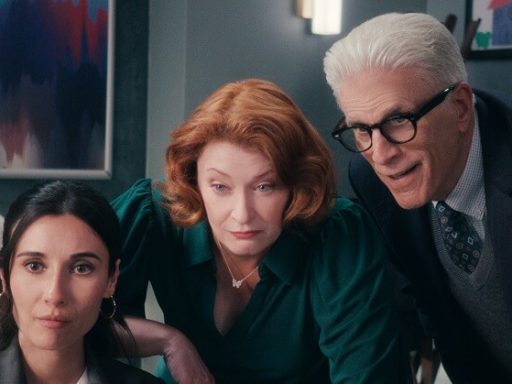 Um Espião Infiltrado: Ted Danson tem vida dupla no trailer da nova série do criador de The Good Place