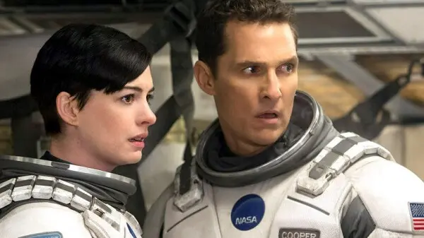 Anne Hathaway e Matthew McConaughey em Interestelar (2014)