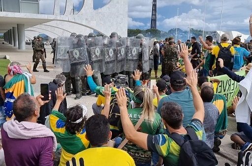 No Céu da Pátria Nesse Instante, documentário de Sandra Kogut