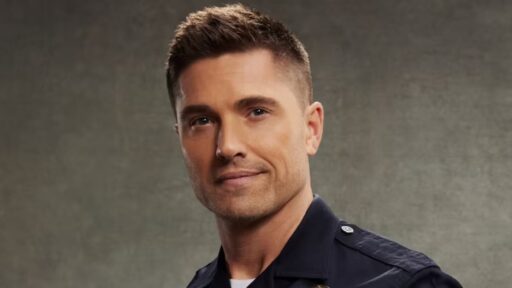 Eric Winter como Tim Bradford, na série The Rookie