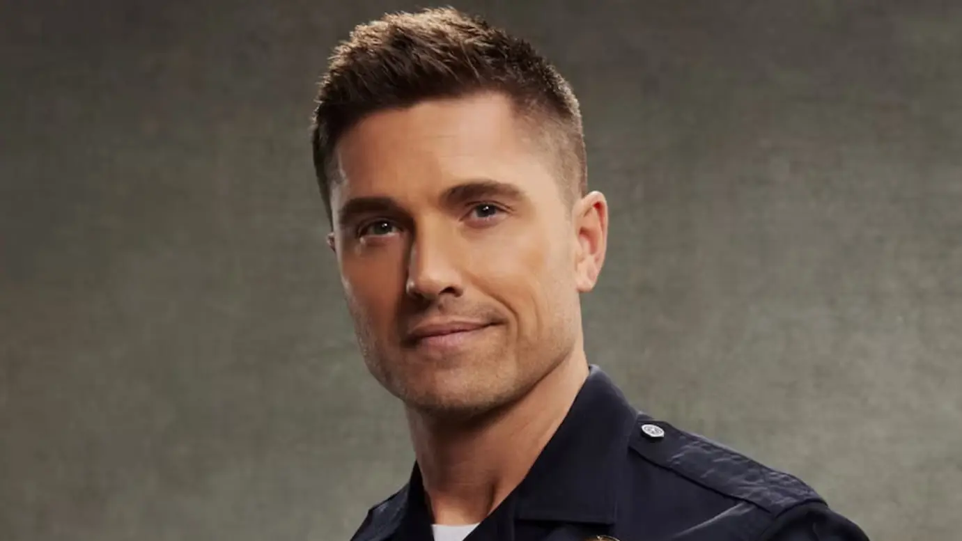 Eric Winter como Tim Bradford, na série The Rookie
