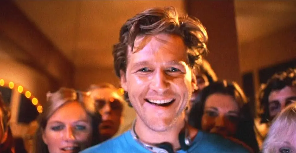 Jeff Bridges como Kevin Flynn no mundo real de Tron