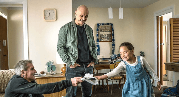 Mr Inbetween - Ray e sua família