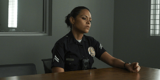 Alyssa Diaz como Angela Lopez na série The Rookie