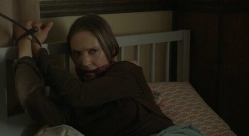 Encurralada no Seu Dormitório (Trapped in Her Room, 2025) - Crítica do filme do Lifetime